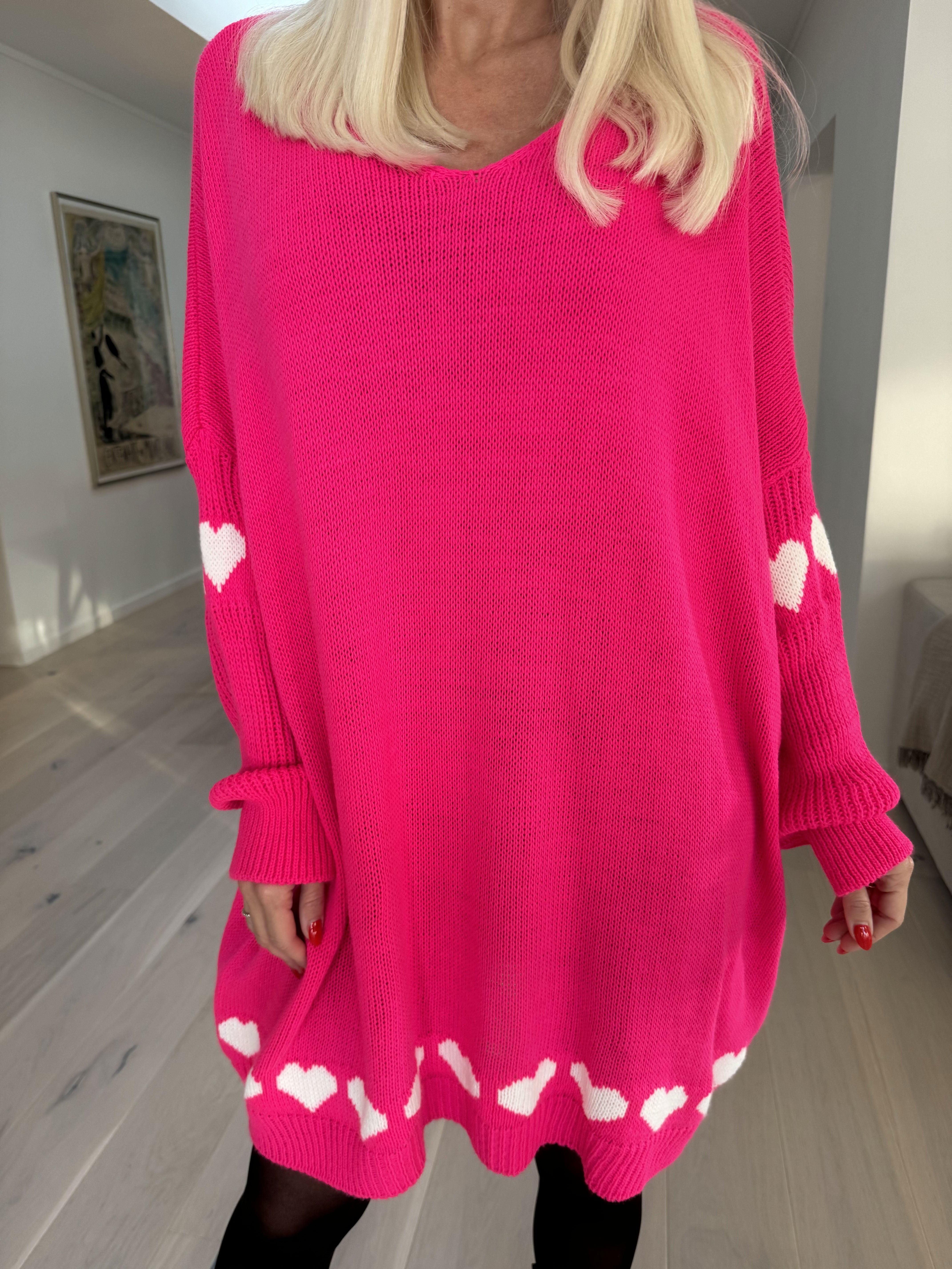 Katerina - Strikkjole med søde hjertedetaljer